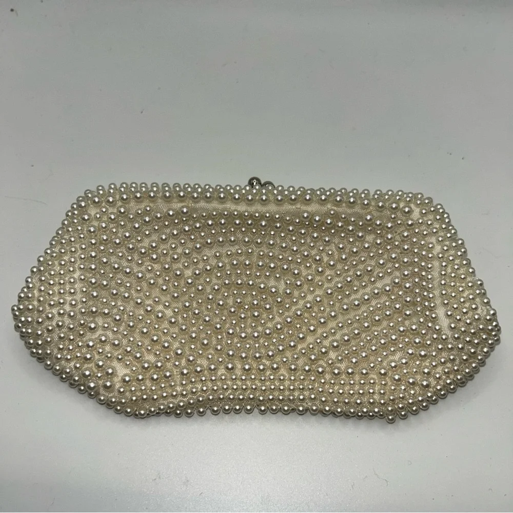 Vintage small pearl beaded clutch with satin lining - Picture 2 of 4